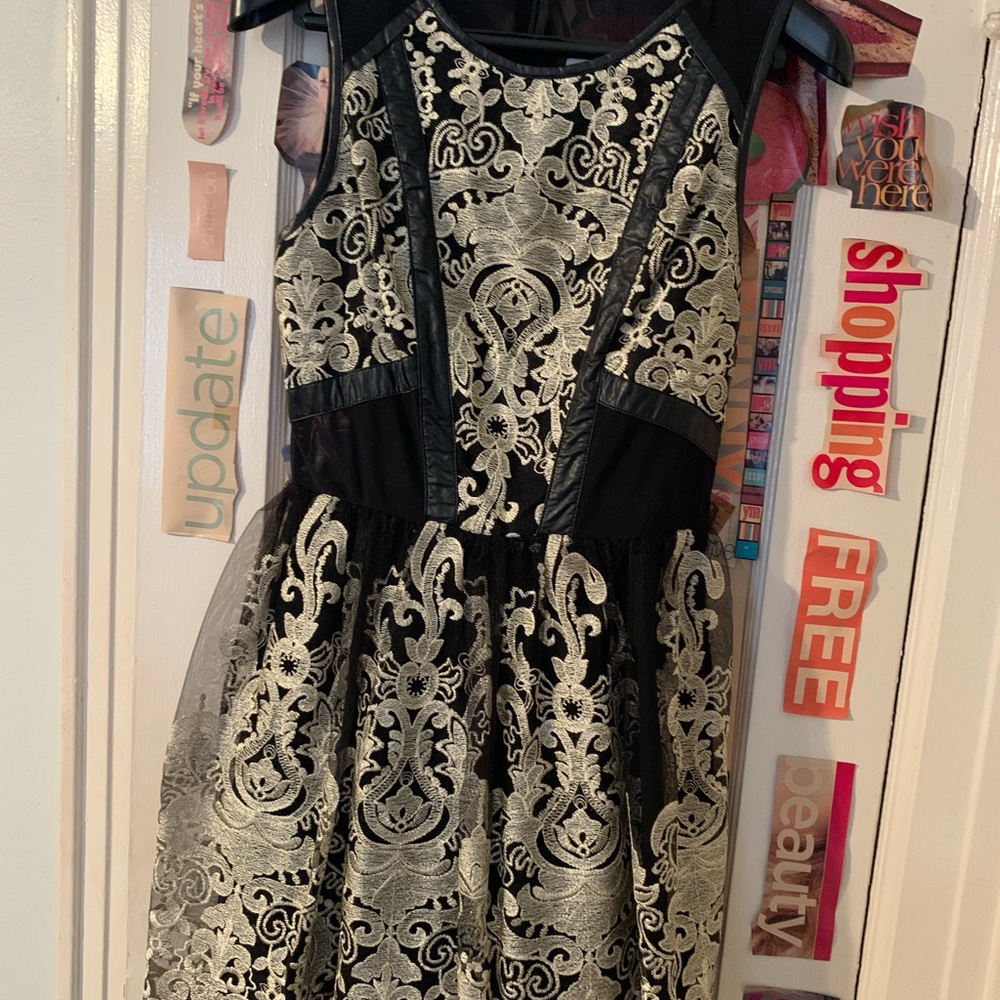 🍸🎉 NWT ASTR M Gold, Silver and Black Embroidered Party Dress